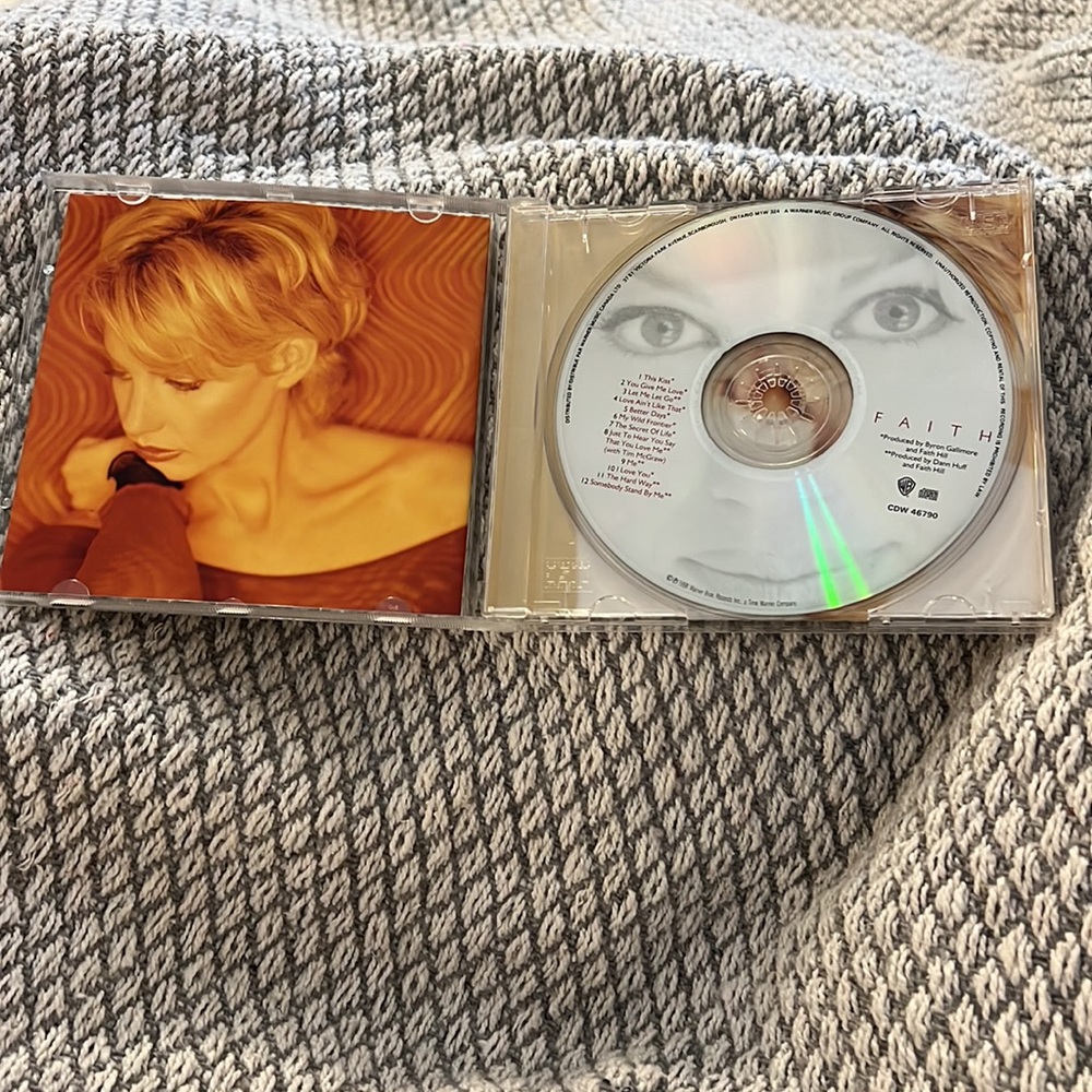 FAITH HILL - FAITH - Picture 3 of 5